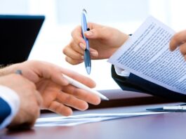 Czym się różni kontrakt menedżerski od umowy o pracę?