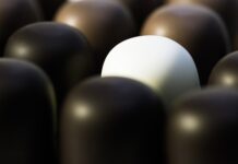 Czy wypłata musi być 10 na koncie?