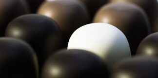 Czy wypłata musi być 10 na koncie?