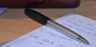 Kto powinien podpisać notatkę służbową?